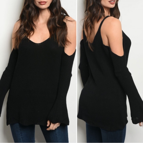 Trend Setter Diva boutique Item Sweaters - Girly & Flirty Cold shoulder sweater tunic